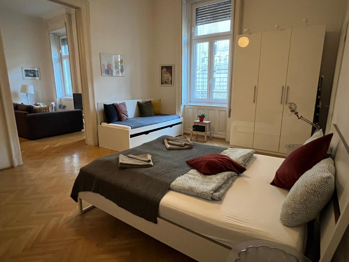 Bourgeois Elegance In The Heart Of Boedapest Buitenkant foto
