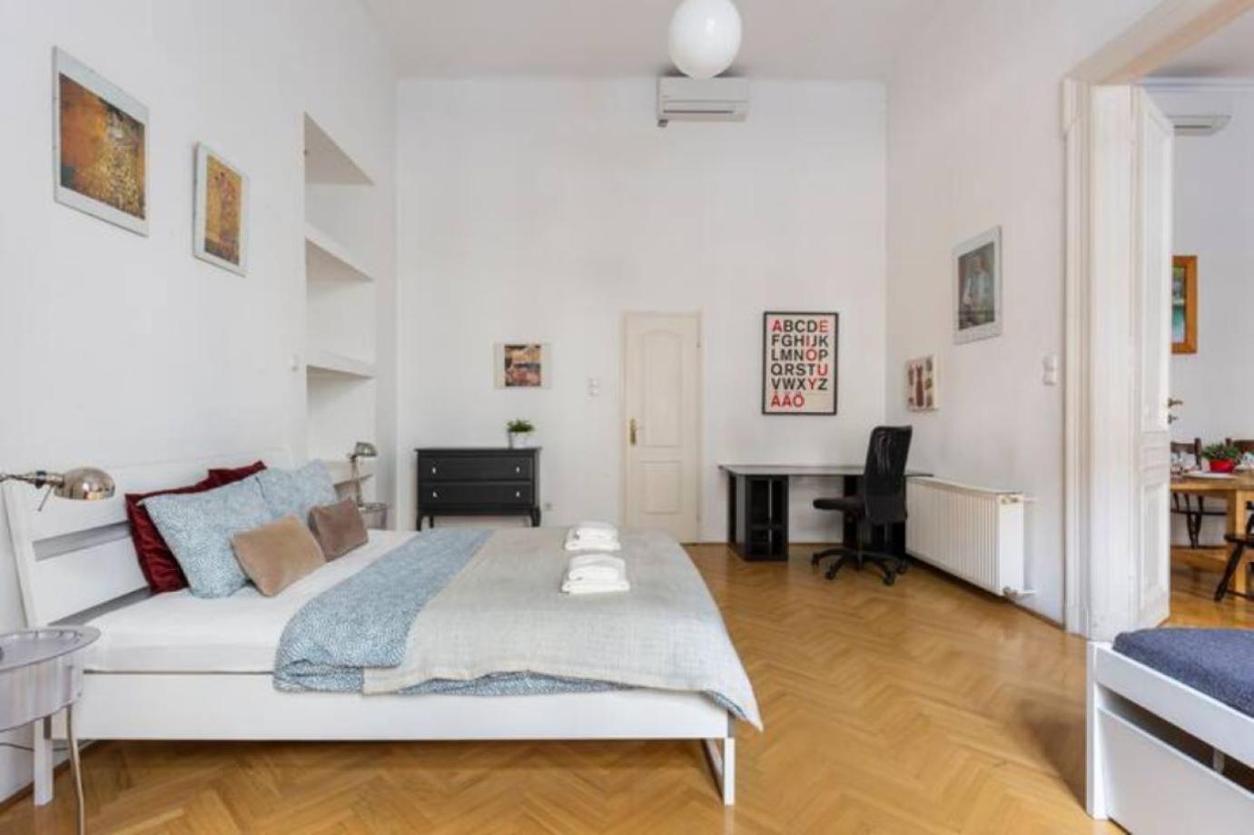 Bourgeois Elegance In The Heart Of Boedapest Buitenkant foto