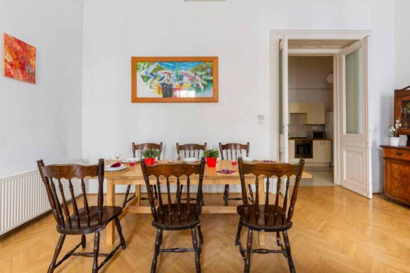 Bourgeois Elegance In The Heart Of Boedapest Buitenkant foto