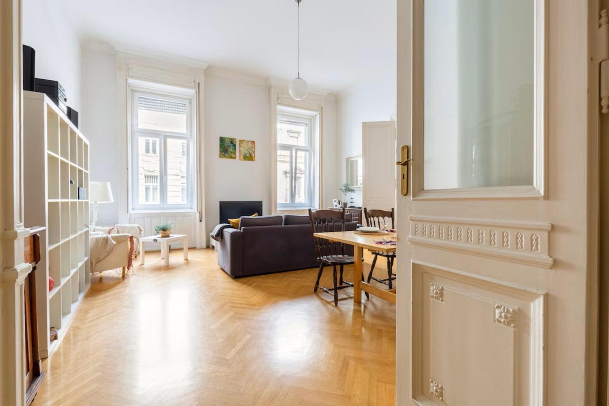 Bourgeois Elegance In The Heart Of Boedapest Buitenkant foto
